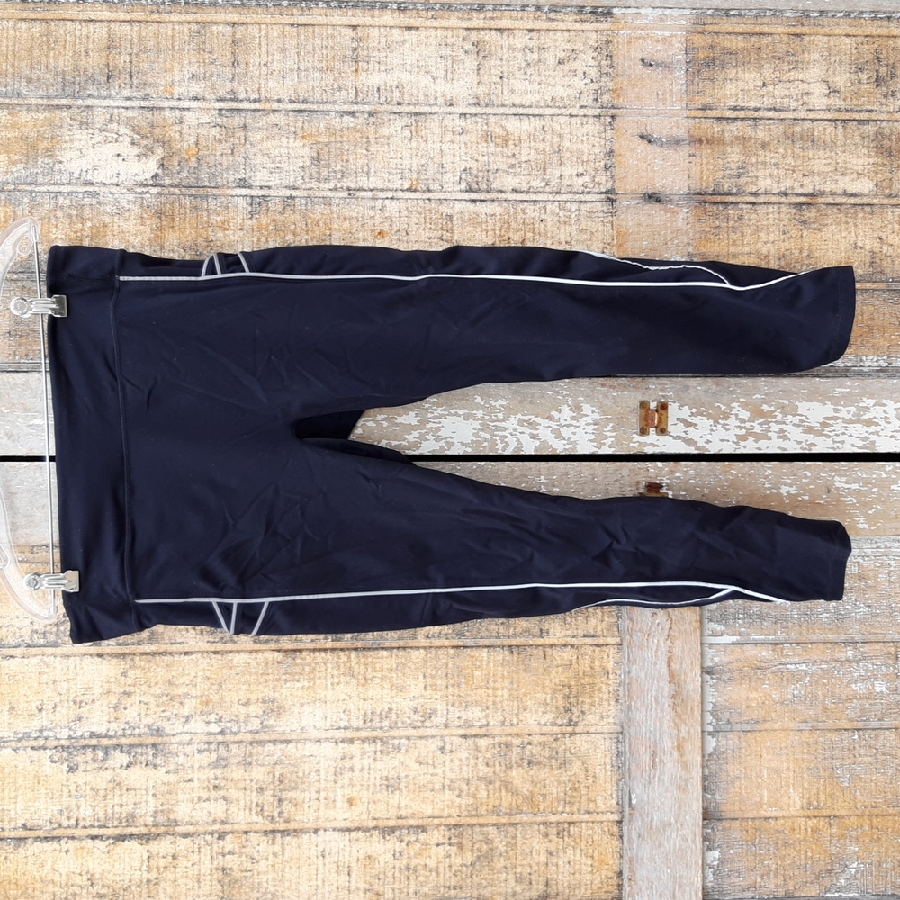 COPY - Fabletics Motion365 black cropped athletic yoga leggings w/ side pockets…